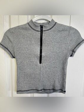 Kittenish Gray Ribbed Quarter Zip Crop Top Small